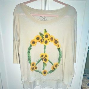 Chaser 3/4 quarter length sleeve beige daisy print t-shirt; size S Small